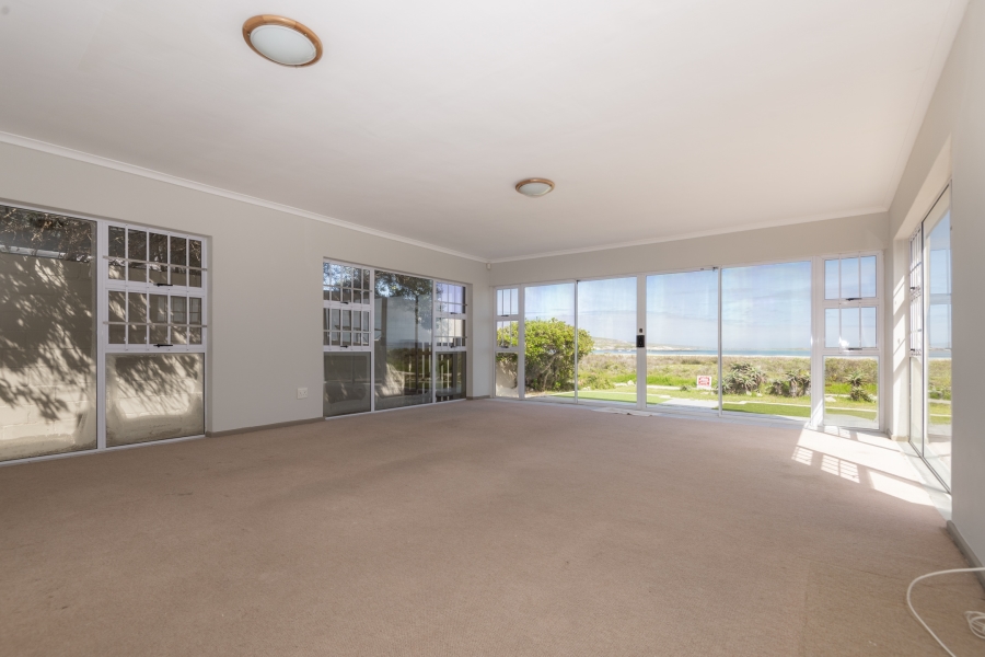 4 Bedroom Property for Sale in Middedorp Western Cape